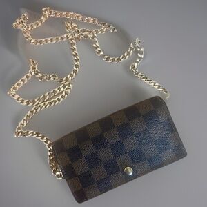 LOUIS VUITTON
Damier Porte Monnaie Billets Tresor Bifold Wallet Pre-loved 💕
